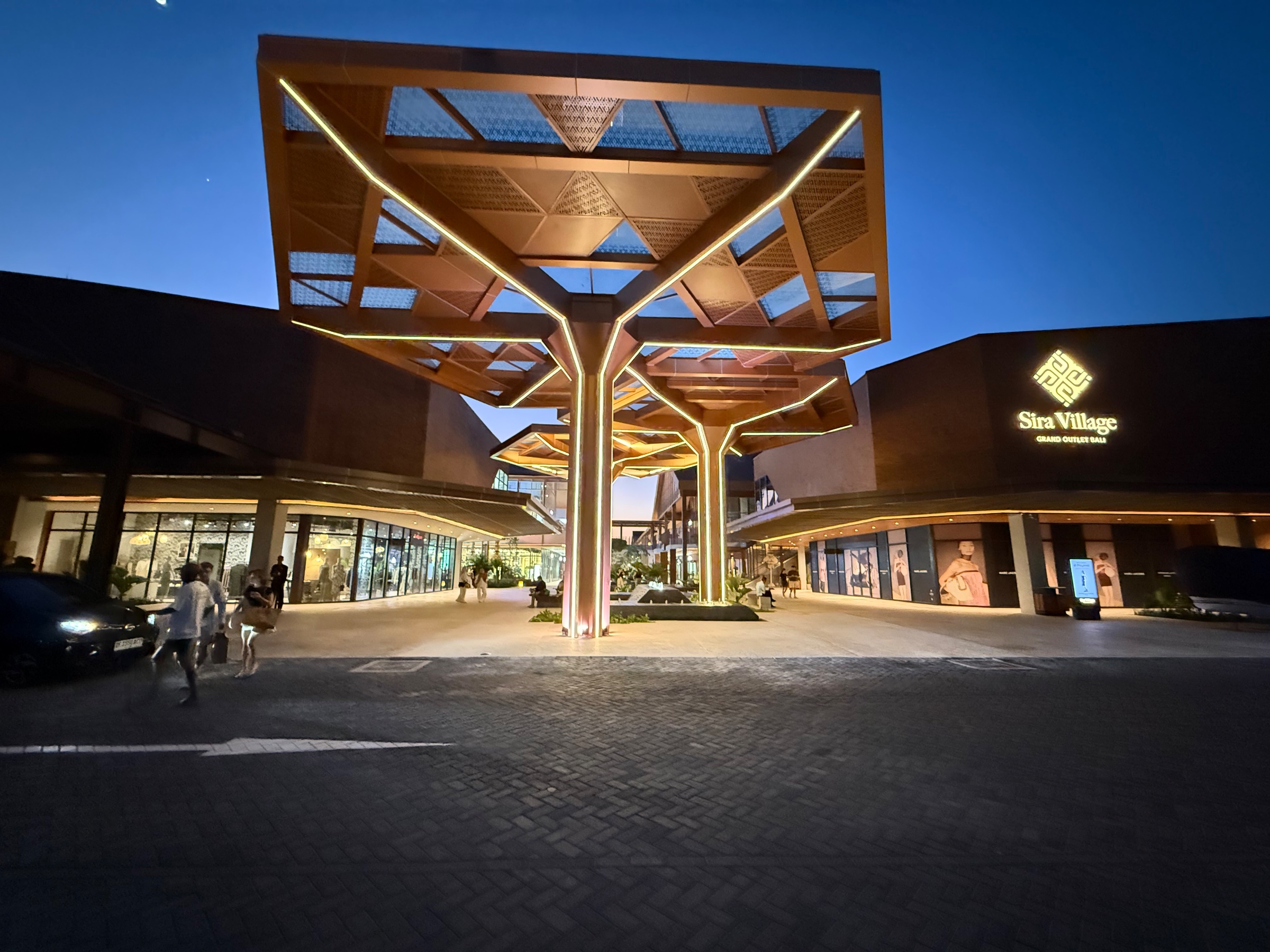 Sira Village Mall van de buitekant