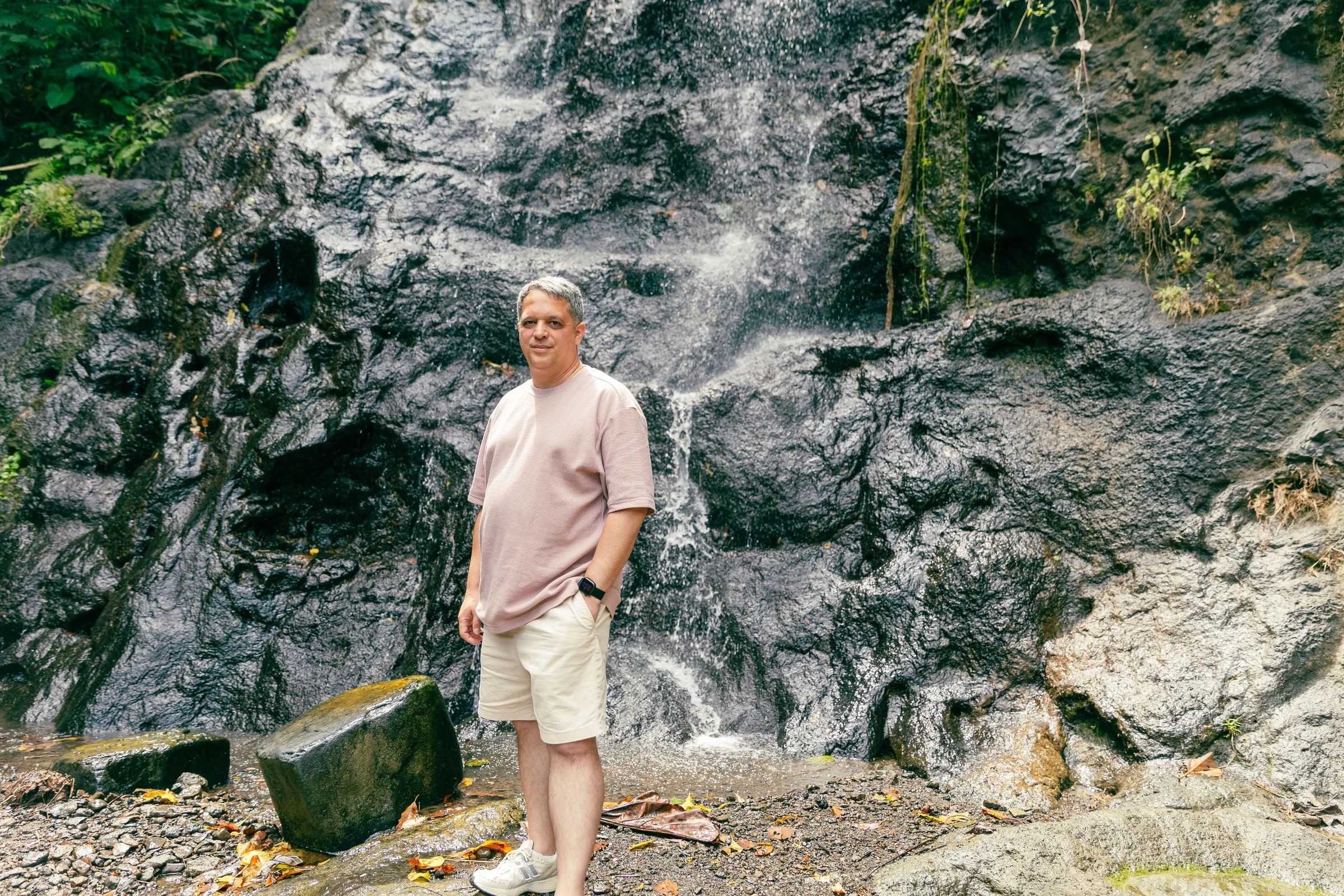 Ik bij de Gembleng waterval