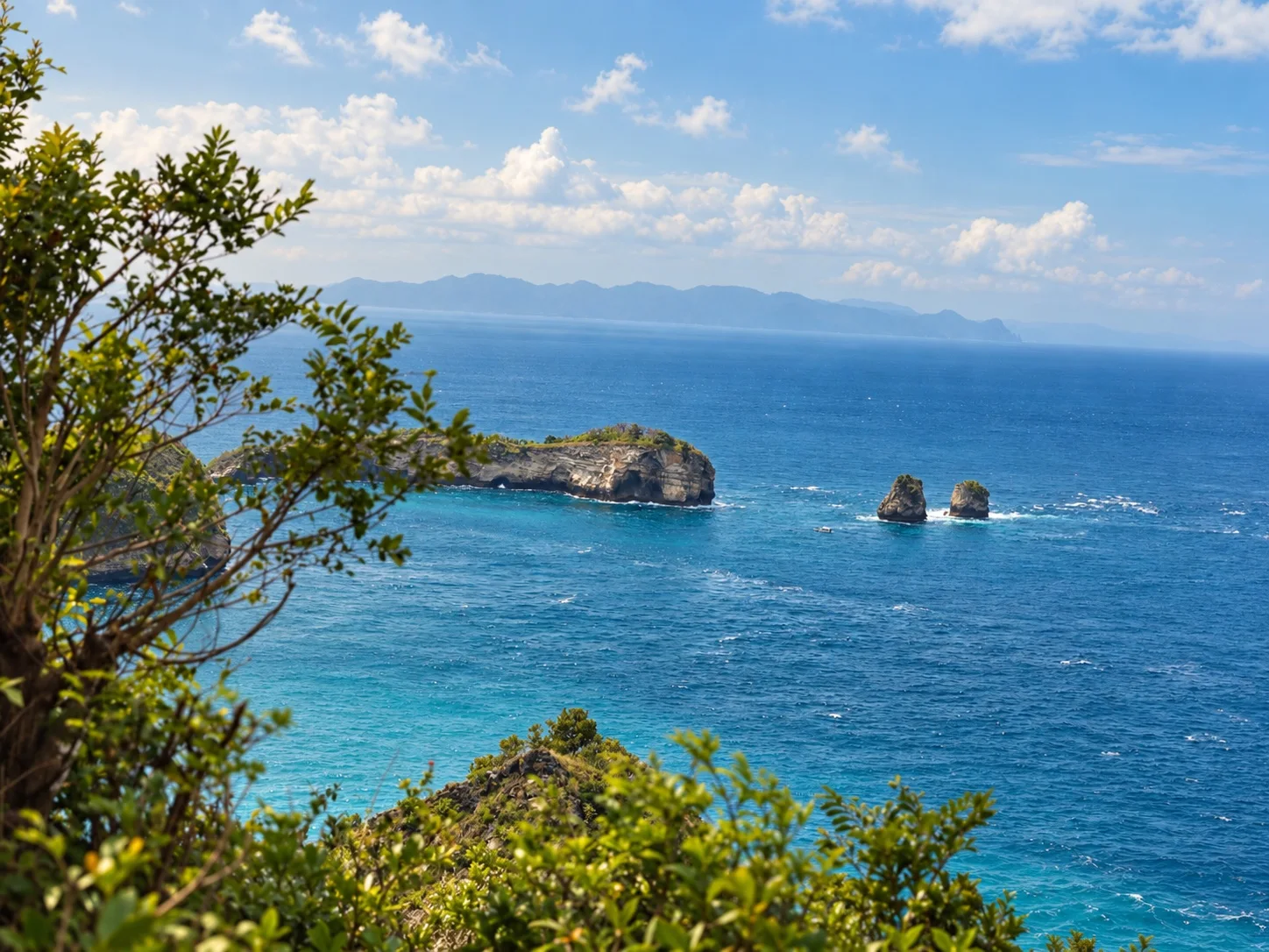 Uitzicht vanaf Nusa Penida naar Lombok